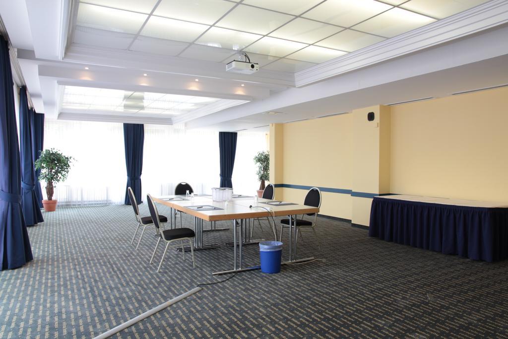 Relexa Hotel Bad Salzdetfurth Exteriör bild