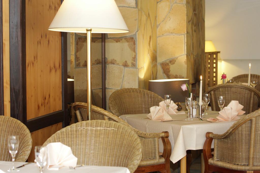 Relexa Hotel Bad Salzdetfurth Exteriör bild
